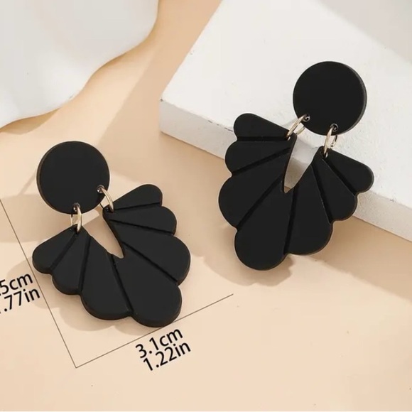 Black Carved Pattern Earrings Acrylic Dangle Earrings Vintage Inspired Pottery - Picture 2 of 3